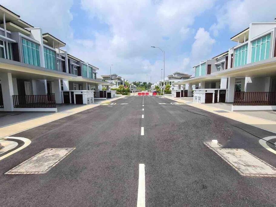 Luxury 2-Storey Terrace House Near Ioi City Mall プトラジャヤ エクステリア 写真