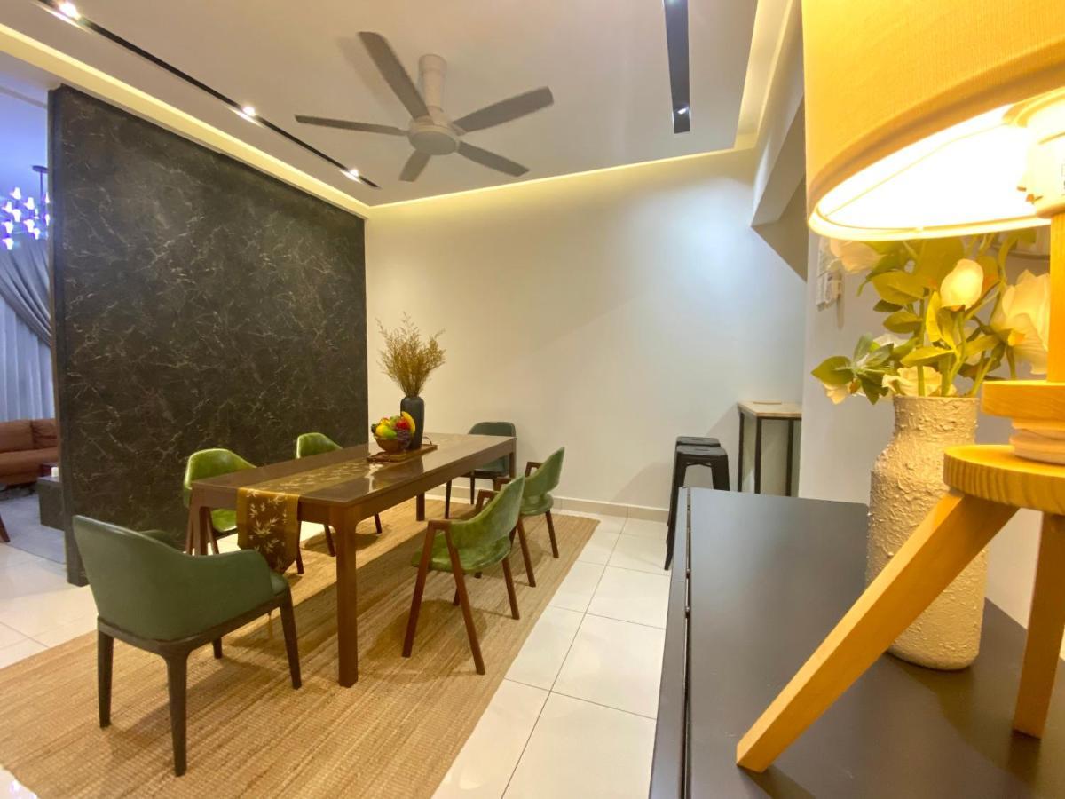 Luxury 2-Storey Terrace House Near Ioi City Mall プトラジャヤ エクステリア 写真